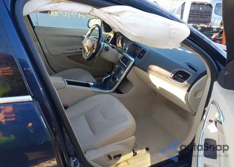 2015 Volvo S60 T5 Premier z USA, uszkodzony, nr VIN YV1612TKXF1353553